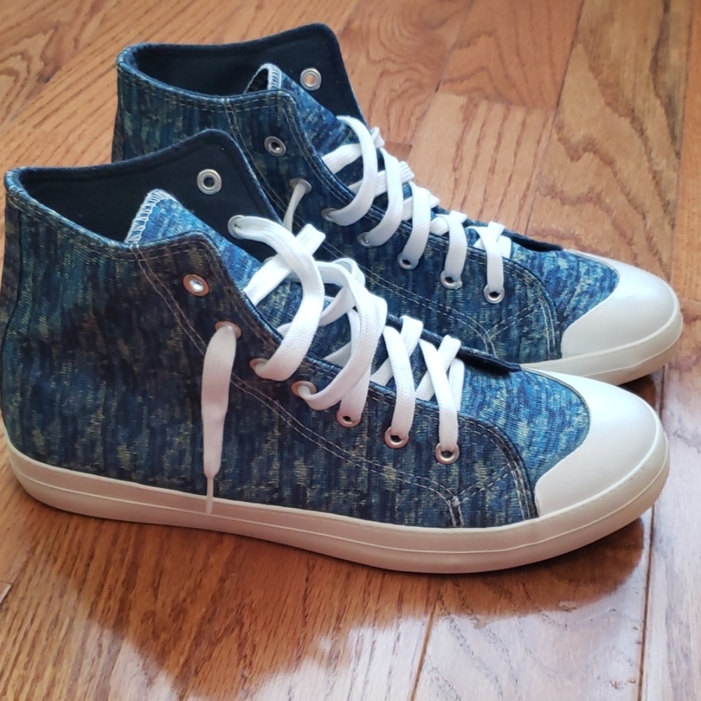 Stylish Blue High-Top Athletic Shoes - Picture 3 of 8